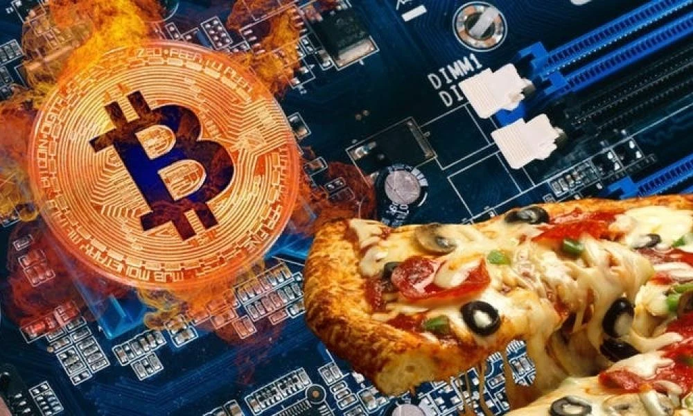 Η ιστορική πρώτη συναλλαγή που έγινε με Bitcoin: Αγόρασε 2 πίτσες με 10.000 και τώρα «τραβάει» τα μαλλιά του
